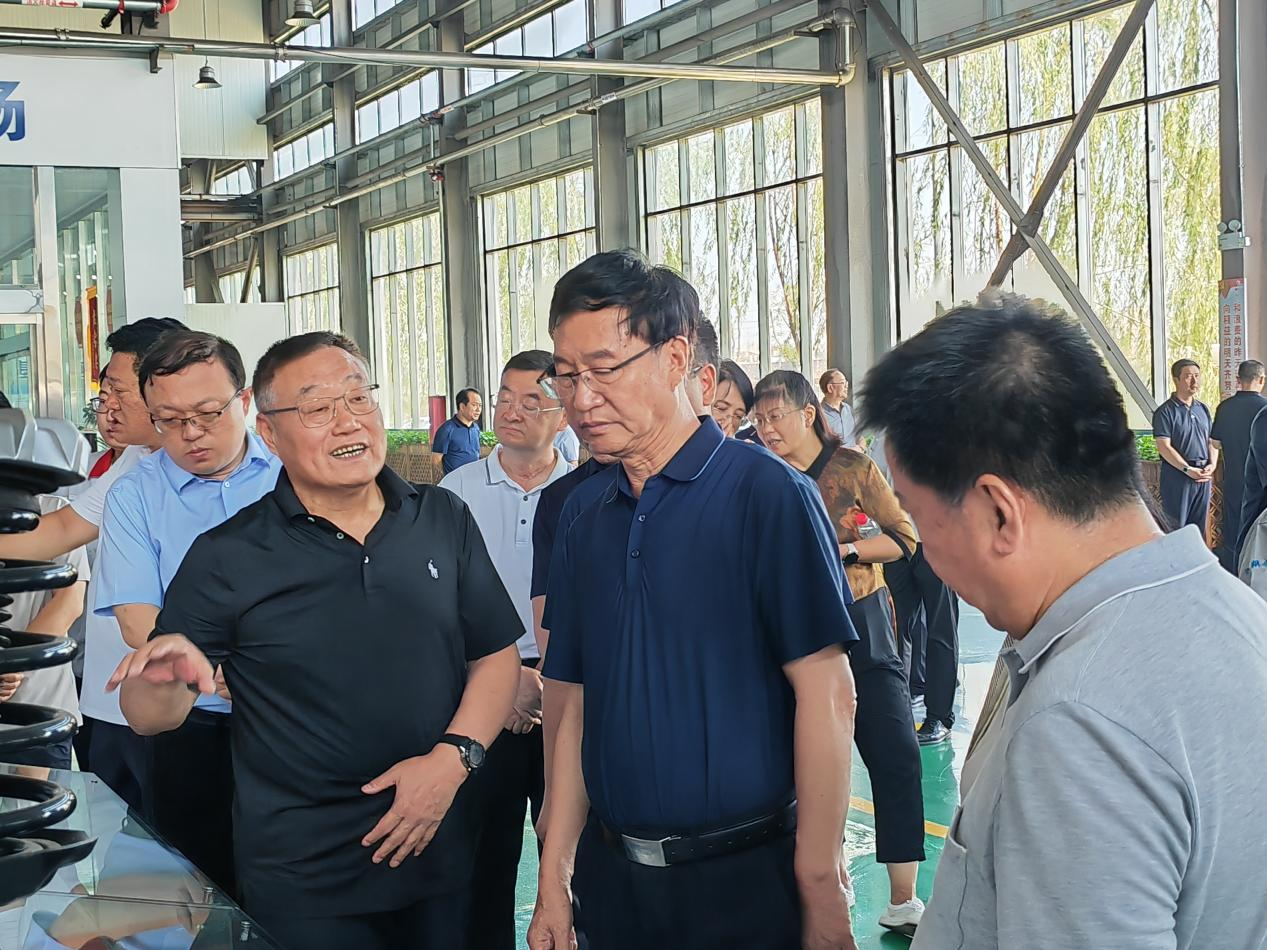 省政协副主席王立伟带领调研组莅临qg刮刮乐官网调研指导