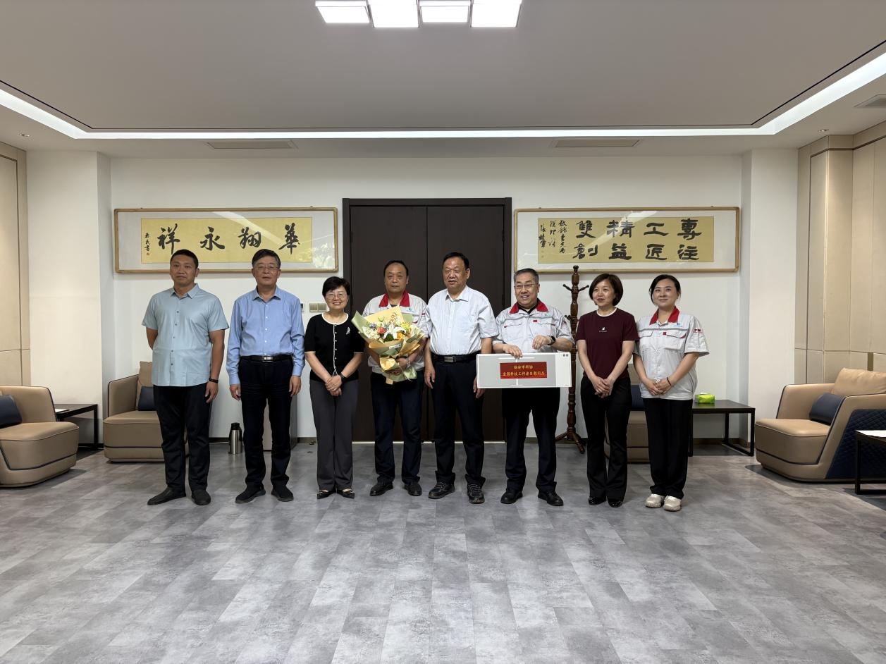 临汾市科协领导走访慰问山西qg刮刮乐官网集团科技工作者 共推产业创新升级